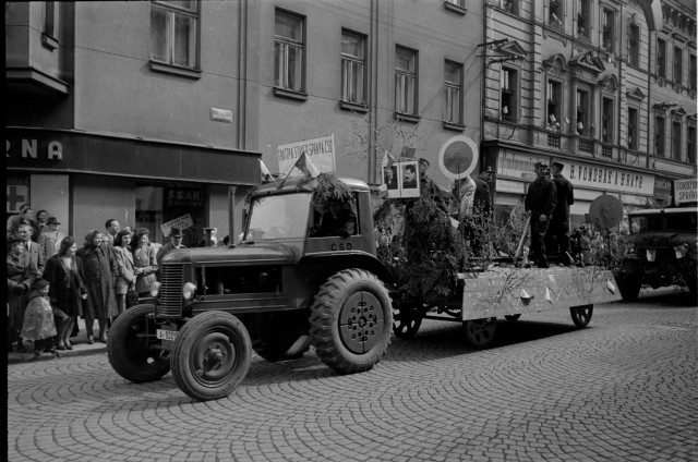 133. - 1. Máj 1948, Traťová stavba, správa ČSD   1. máj,komunizmus,slavnost,Tábor