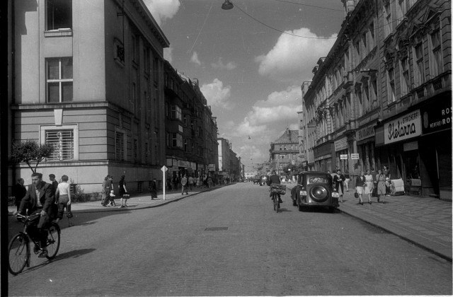 Z Křižíkova náměstí ke Komerční bance za 2. světové války   Tábor,Třída 9. května