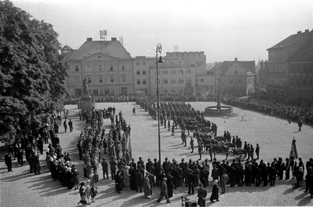 Tábor, 20.19.1934 loučení s 48/II plukem   Tábor, vojsko,náměstí,slavnost