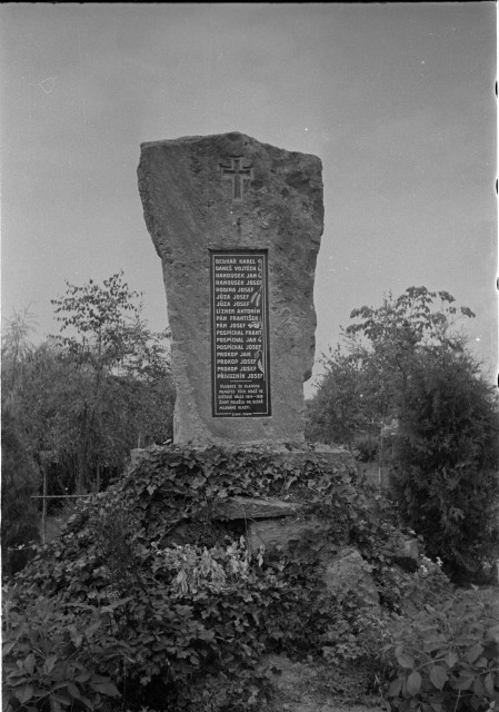 V Nové Vsi, pomník padlým v 1. sv. válce   Nová Ves