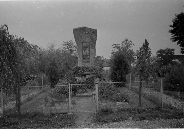 V Nové Vsi, pomník padlým v 1. světové válce   Nová Ves