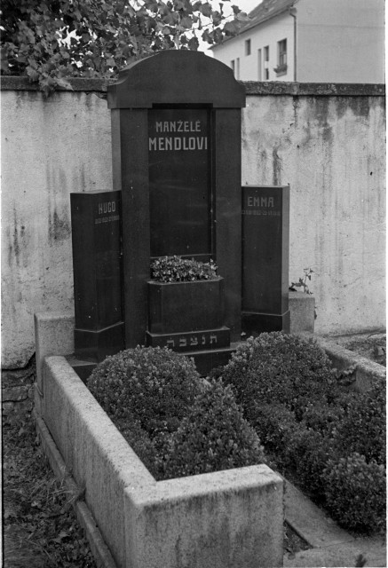 Tábor, Nový židovský hřbitov, Hugo Ema Mendlovi   Tábor,hroby,židovský hřbitov, Mendl