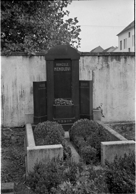 Tábor, Nový židovský hřbitov, Hugo Emma Mendlovi   Tábor,hroby,židovský hřbitov
