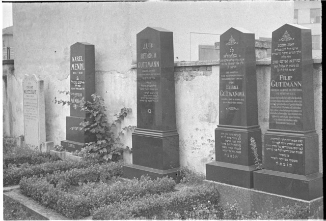 Tábor, Nový židovský hřbitov, Mendl, Guttmann, Guttmannová   Tábor,hroby,židovský hřbitov