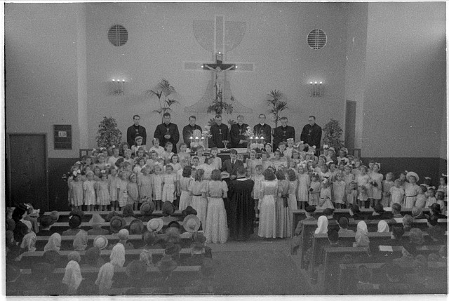 Slavnost českomoravské církve  +31.7.1931 slavnost Českomoraská církev,československá církev, chrám,Budějovická, interiér ...