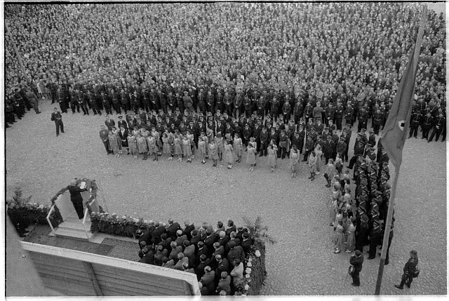 proslov za okupace  Dne 20. června 1942 za povinné účasti obyvatel Táborska zorganizovala protektorá... Žižkovo náměstí