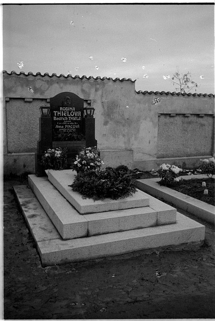 Nový hřbitov,Rodina Thielova  znovu 4998 Nový hřbitov,Bedřich Thiele, Anna Pincová