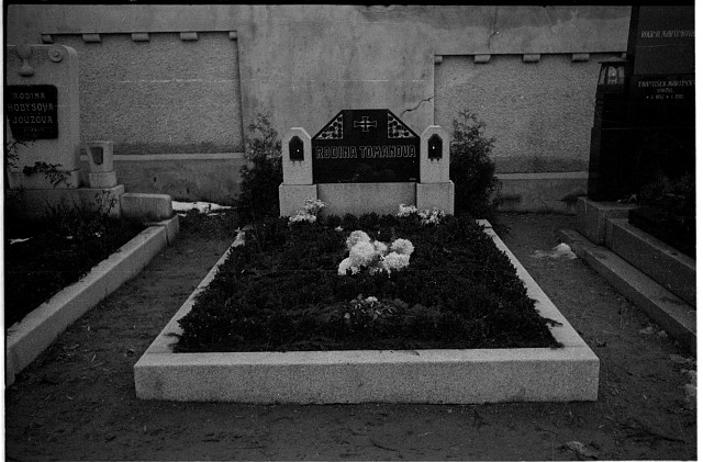Nový hřbitov,rodina Tomanova  znovu 4998 Nový hřbitov