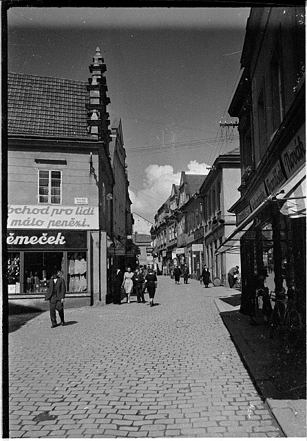 Pražská ulice, počátek okupace   Tábor,okupace,německé nápisy