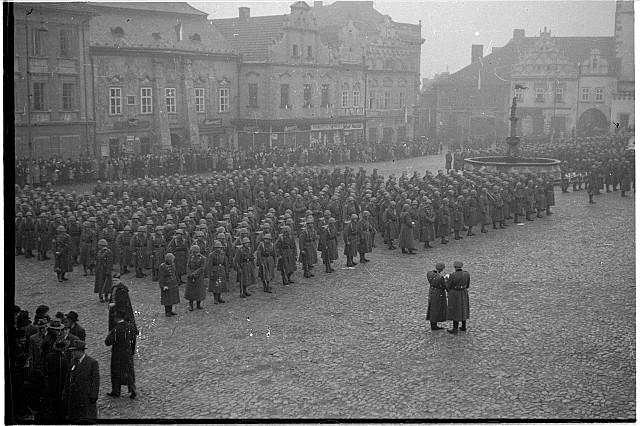 Vojsko na náměstí   náměstí