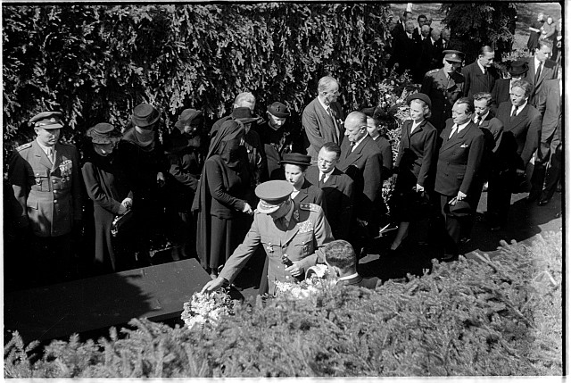 Pohřeb prezidenta E. Beneše v Sezimově Ústí   pohřeb,Sezimovo Ústí,prezident E.Beneš,vila