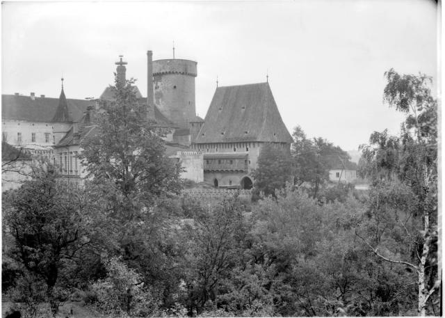 Kotnov z Holečkových sadů okolo roku 1900   Kotnov,hrad,Tábor