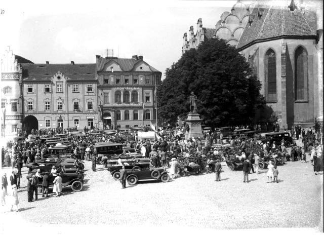 sraz autoklubu 1929 na nám.   Tábor,náměstí,slavnost,událost,auto,motocykl