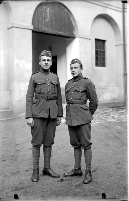 Dva vojáci   postava,voják,uniforma