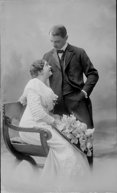 Svatební fotografie Josefa Šechtla a Anny Stocké 1911   portrét,svatební fotografie,Josef Jindřich Šechtl,Anna Stocká Šechtlová