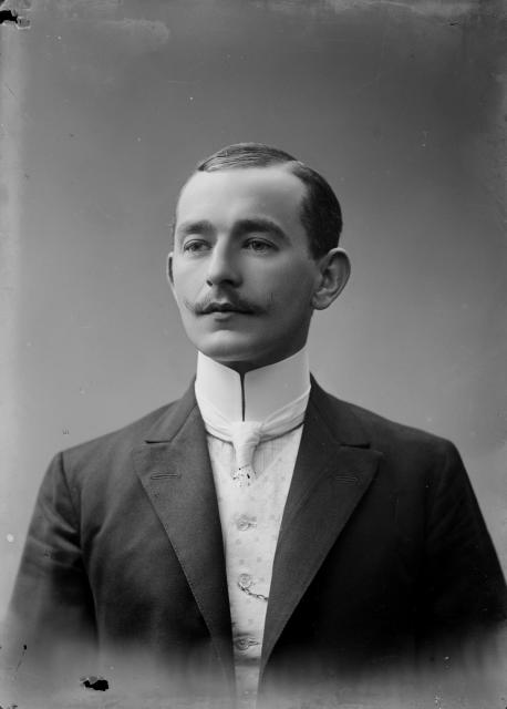 Profesor A. Kroupa   portrét, muž,profesor Kroupa
