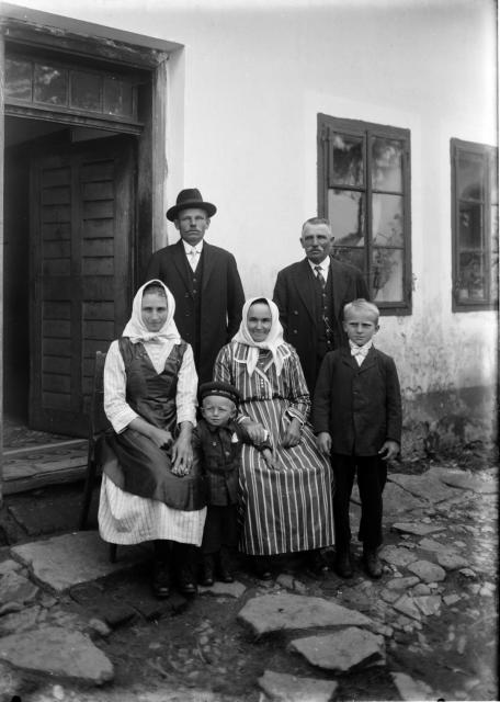 Rodina Fialova v Turovci 1925