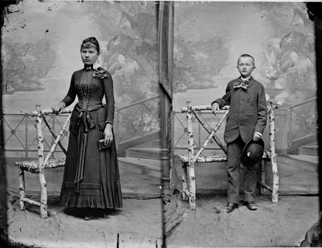 portrét ženy,portrét dítěte  na desce je napsáno 1898-3-6 ale pravděpodobně (kvůli použitému matriálu) je fot... portrét,žena,dítě