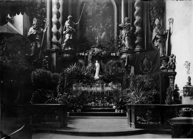 Oltář kostela na náměstí Mikuláše z Husi   Tábor,interier,náměstí Miloláše z Husi,kostel,oltář