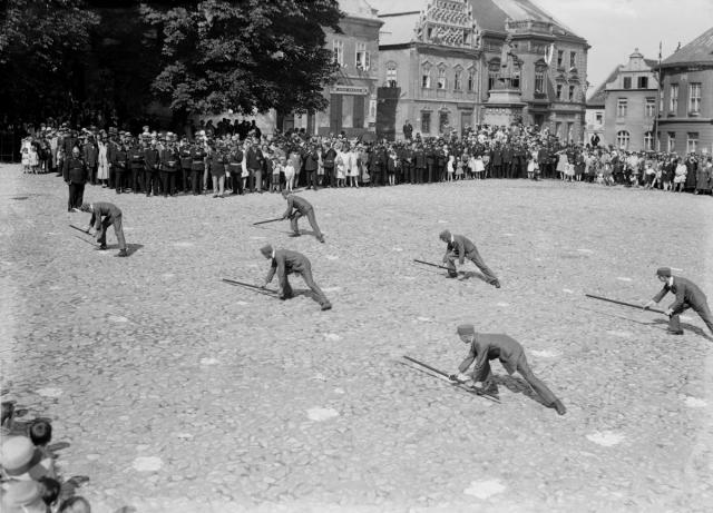 Cvičení hasičů v Táboře 1928   Tábor,Žižkovo náměstí,hasiči