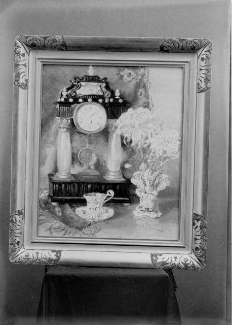 Reprodukce obrazu M. Kroupové   Na krabici je napsáno "Ml. Vožice, výstava 1926".  Nejméně jeden obraz je podeps... reprodukce,obraz,výstava,A Kroupová
