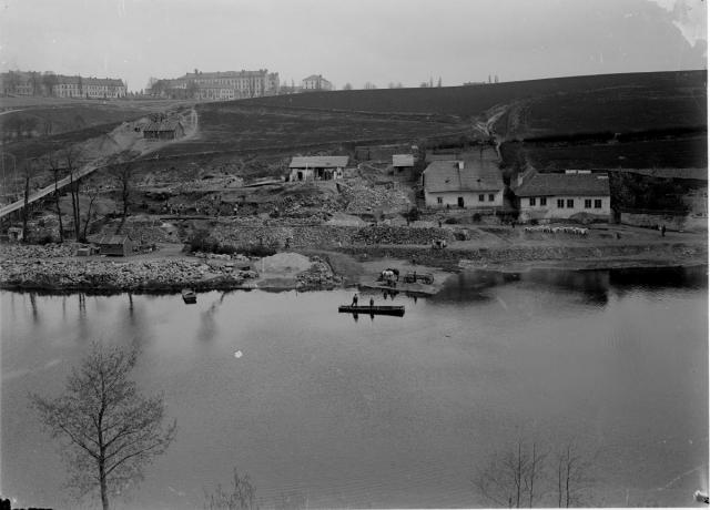 Pohled přes Lužnici, začátek stavby elektrické dráhy   Tábor,,Lužnice,řeka,pohled,vlak