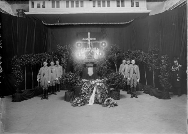 Pohřeb Jarka Posadovský 21. 6. 1928, sokolovna   Tábor,reportáž,pohřeb,Posadovský,sokol,sokolovna