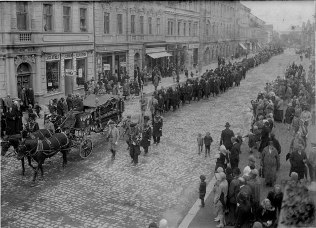 Pohřeb Jarka Posadovský 21. 6. 1928, ulice 9. května   Tábor,reportáž,pohřeb,Posadovský, ulice 9. května