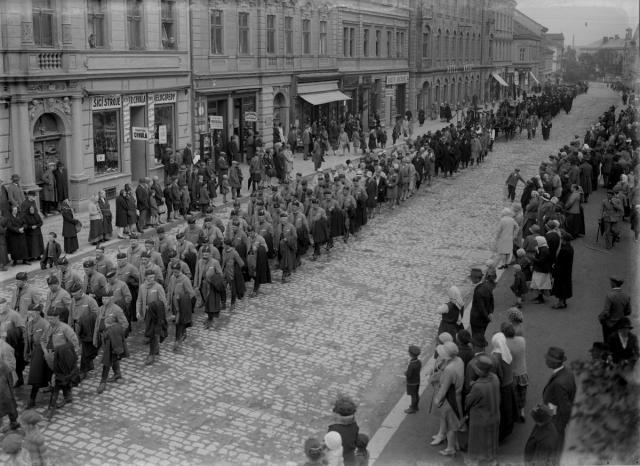 Pohřeb Jarka Posadovský 21. 6. 1928, ulice 9. května   Tábor,reportáž,pohřeb,Posadovský, ulice 9. května