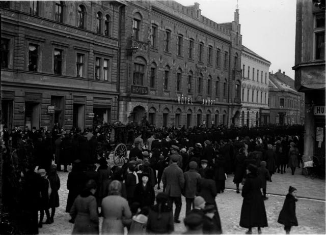 Pohřeb Dr. Tlamky 1922, ulice 9. května   pohřeb,Tlamka,událost, ulice 9. května