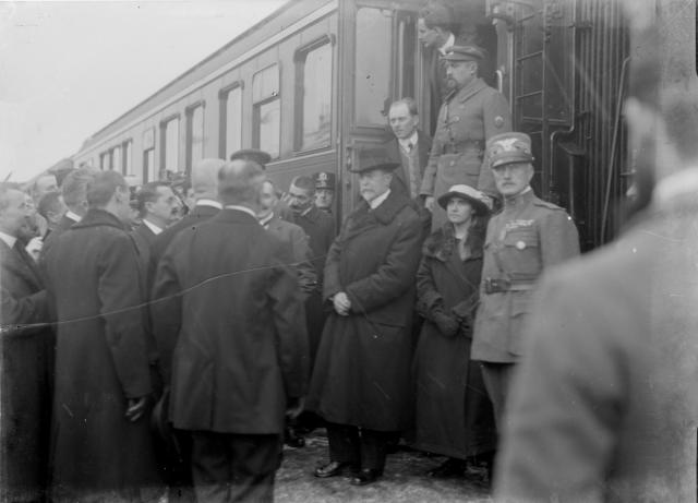 Příjezd T. G. Masaryka 1918   Masaryk,nádraží,vlak,reportáž