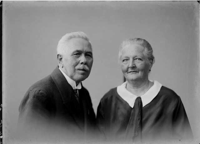 Asi rodiče Boženy Šechtlové 26.X.1926  rodinné,  svatební Šechtl,Božena,portrét
