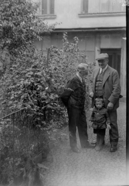 Rodinná skupina,Josef Šechtl se synem a Voseček   skupina,Šechtlovi
