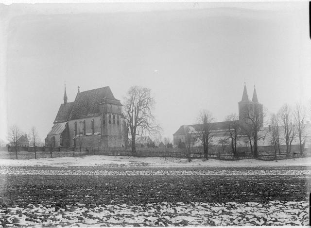 Milevsko, Sv. Jilí, po roce 1898  1898 sundány barokní věže a nahrazeny novorománskými 1897-8 oprava Sv.Jilí Milevsko, Sv. Jilí,klášter,kostel