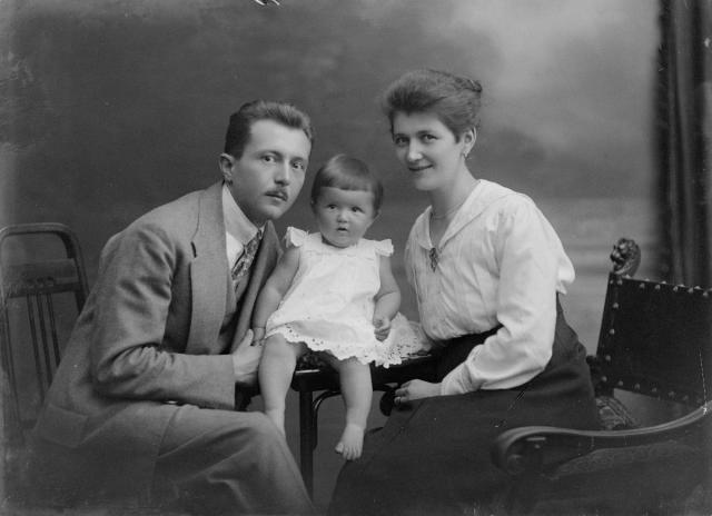 Rodinné,Jan a Marie Soukupovi s Lídou   rodinné,Soukup