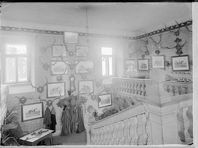 Interier zámku na Choustníku  Na víku: Princ Rohan r. 1902 na Choustníku interier,zánek,Choustník,Rohan