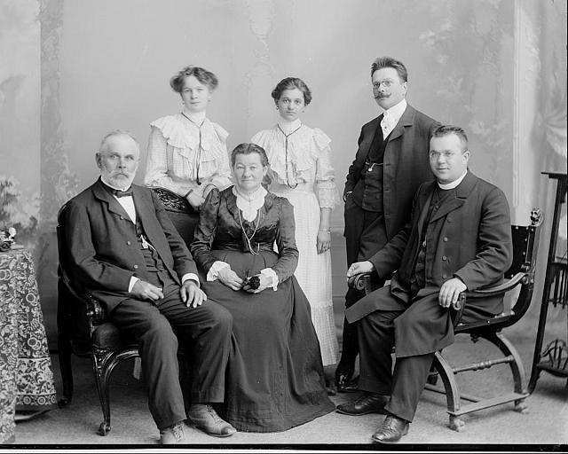 skupina  Na krabici skupiny příčné  1911 skupina