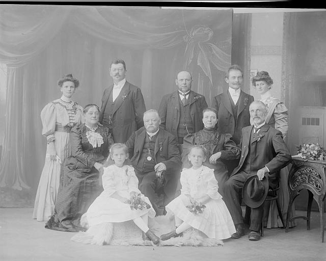 skupina  Na krabici skupiny příčné  1911 skupina