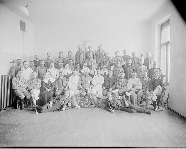 Drojenští ošetřovanci Pelhřimovcké nemocnice 1914-1915 Drojenští ošetřovanci Pelhřimovcké nemocnice 1914-1915  skupina,voják,lazaret.Pelhřimov
