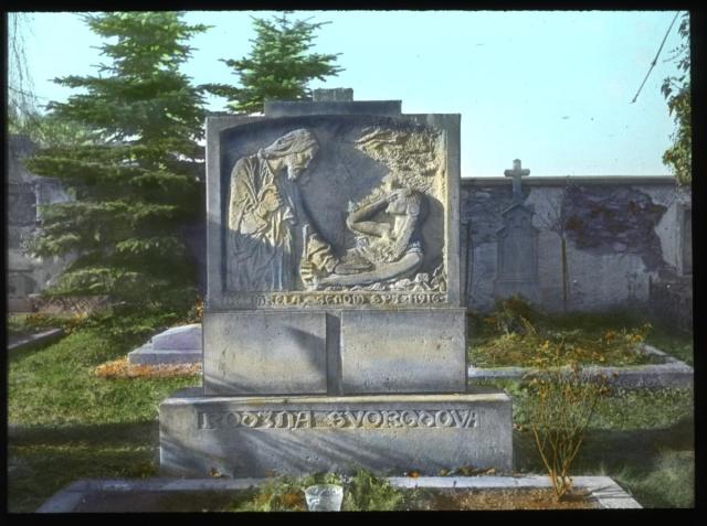 Chýnov: Bílkův pomník rodiny Svobodovy   Bílek,Svoboda,Chýnov
