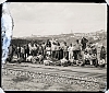 Stavba trati - skupina mužů v pozadí panorama Tábora (Kotnov, synagoga, škola)
