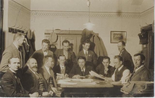 Cvičitelský sbor r. 1929, fotografoval člen sboru Henzáček  Posodovský, Turek, Fanda, Řapek, Šrámek, Mos, Maydr, Fara (náč.), Novák, Bvafol,... sokol