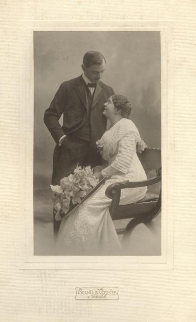 Svatební fotografie Josefa Šechtla a Anny Stocké 1911   portrét,svatební fotografie,Josef Jindřich Šechtl,Anna Stocká Šechtlová