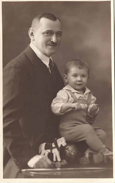 Josef Jindřich Šechtl s Pupou 27.1.1927   Josef Jindřich Šechtl