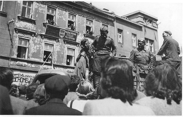 Květen 1945 pražská městská živelní pojišťovna  sovětská armáda,Tábor,osvobození,uniforma