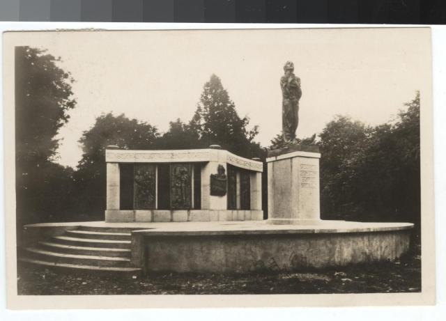 Husův pomník 6.6. 1928  K digitalizaci zapůjčil Z. Flídr Husův park,Bílek,Jan Hus