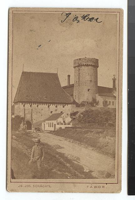 Kotnov  Válcová věž Kotnov je pozůstatkem gotického hradu, který zde stál již v druhé po... Kotnov