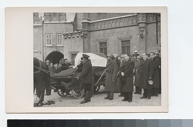 pohřeb starosty Václava Soumara 12. prosince 1947  zapůjčila vnučka  Děkujeme starosta