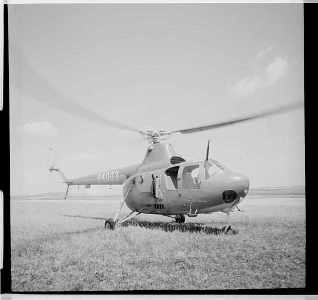 vrtulník Mi-1 letiště Bechyně  určil Květoslav Dušek. Děkujeme Jižní Čechy,krajina