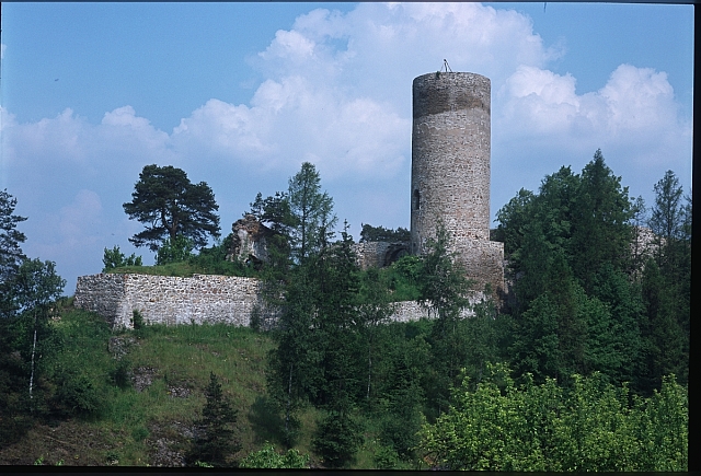 hrad Dobronice  Agfachrome 50S určil Martin Šanda. Děkujeme hrad